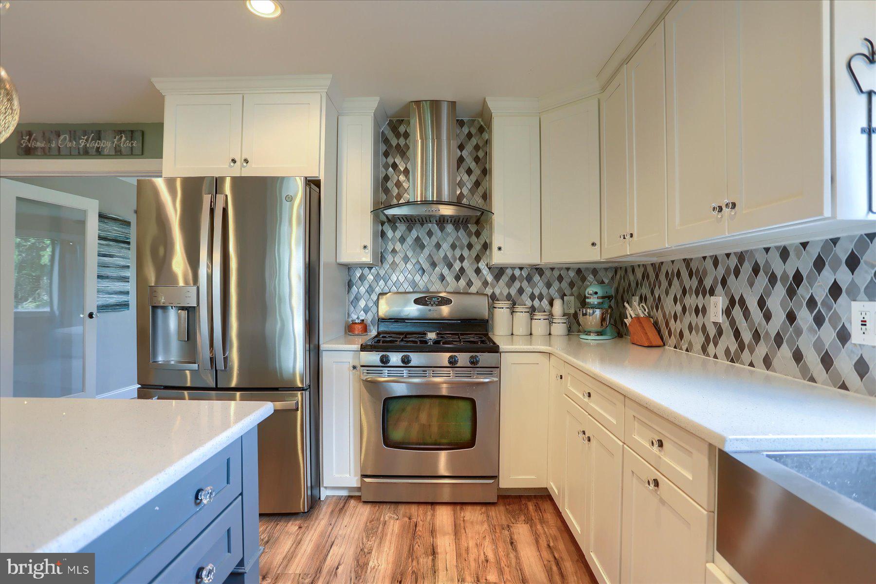 46 Blacksnake Road Duncannon, PA 17020 - Photo 14 of 43 SS, backsplash and a gas range make cooking fun!
