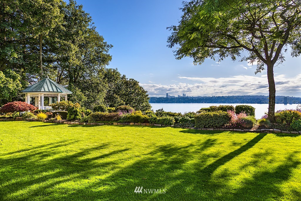 2247 Evergreen Point Road Medina, WA 98039 - Photo 22 of 37