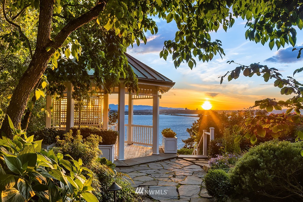 2247 Evergreen Point Road Medina, WA 98039 - Photo 26 of 37