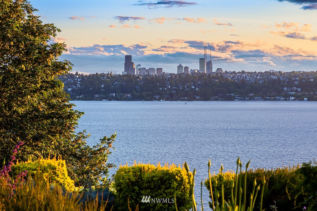 2247 Evergreen Point Road Medina, WA 98039 - Photo 4 of 37