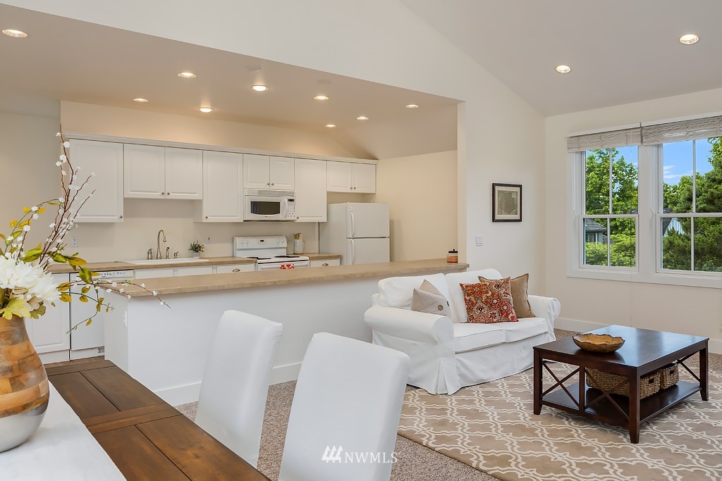 2247 Evergreen Point Road Medina, WA 98039 - Photo 32 of 37