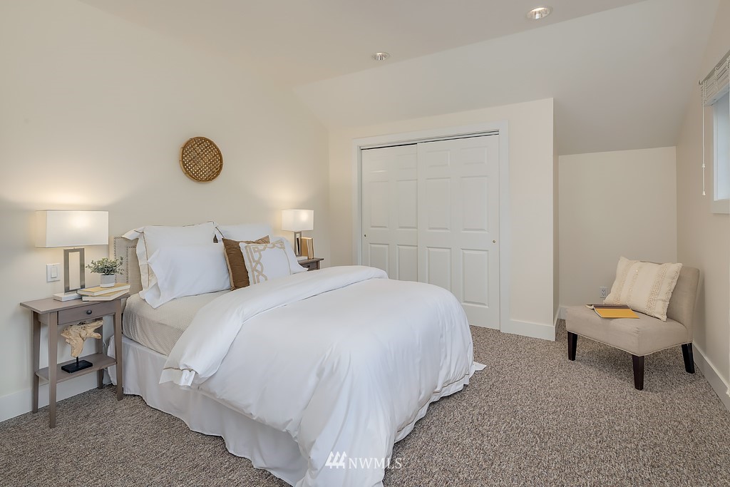 2247 Evergreen Point Road Medina, WA 98039 - Photo 33 of 37