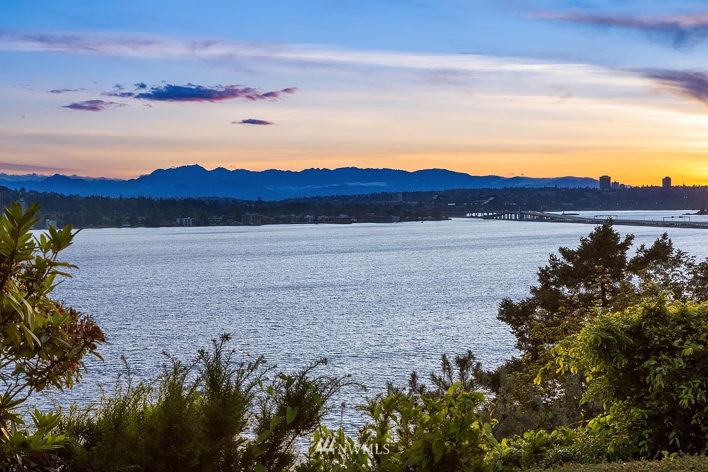 2247 Evergreen Point Road Medina, WA 98039 - Photo 5 of 37