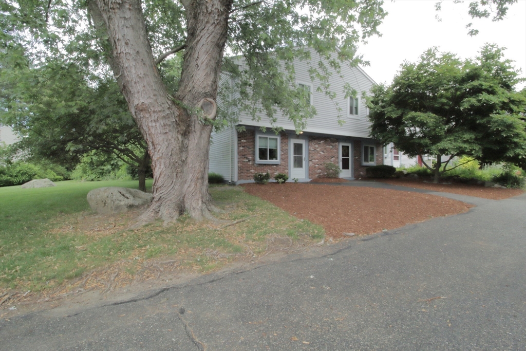 19 Apple Tree Hill Road, Unit 19 Hopkinton, MA 01748 - Photo 4 of 16 Gallery Image 4