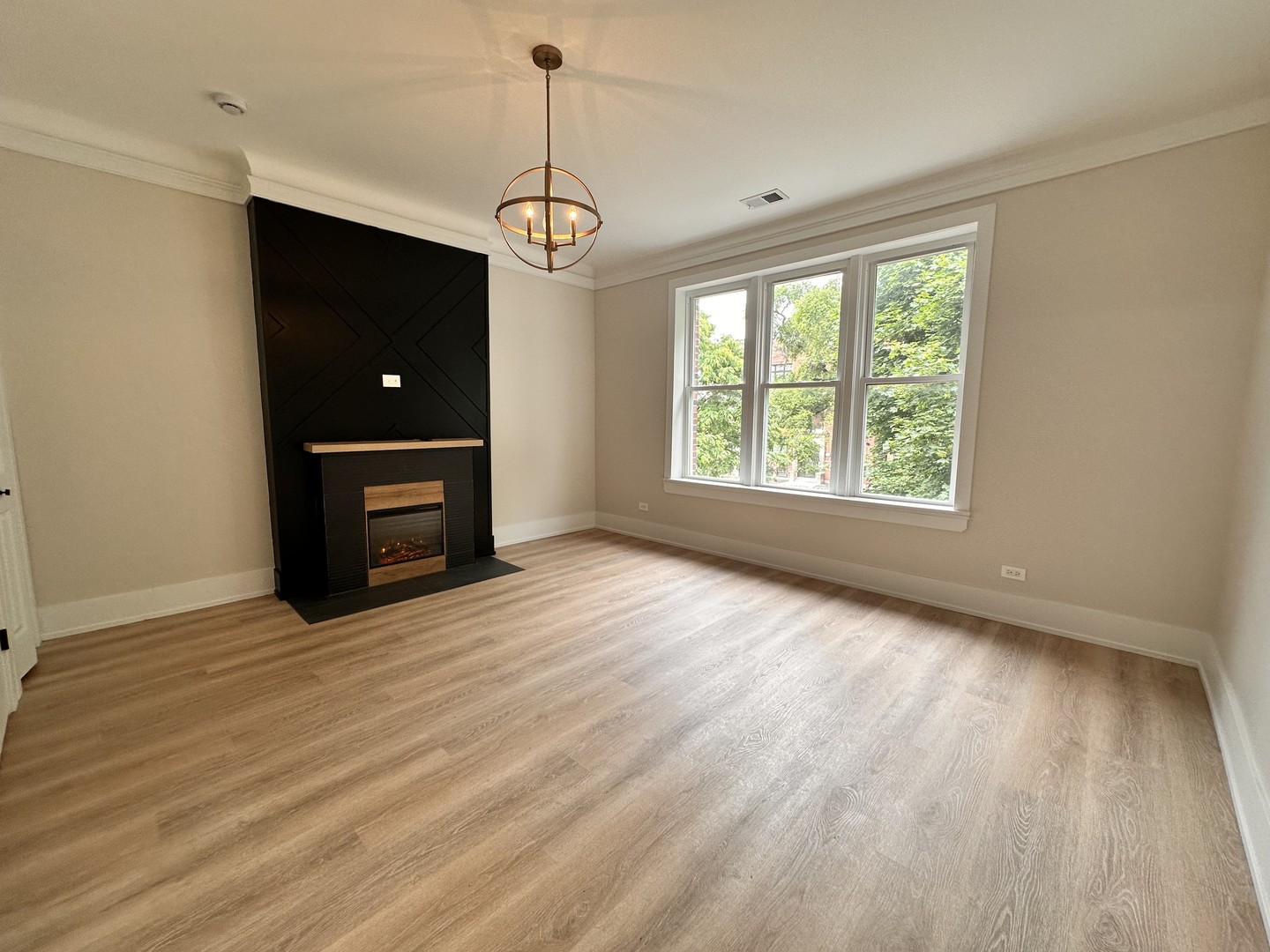 4409 South Prairie Avenue Chicago, IL 60653 - Photo 26 of 44 an empty room with wooden floor and windows