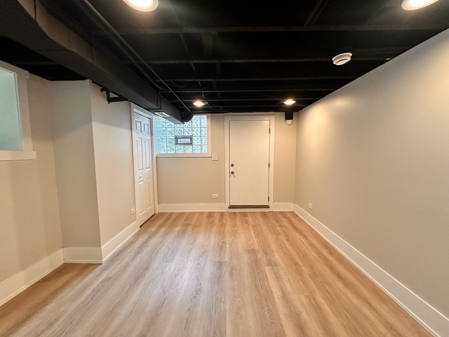 4409 South Prairie Avenue Chicago, IL 60653 - Photo 37 of 44 a view of empty room with wooden floor