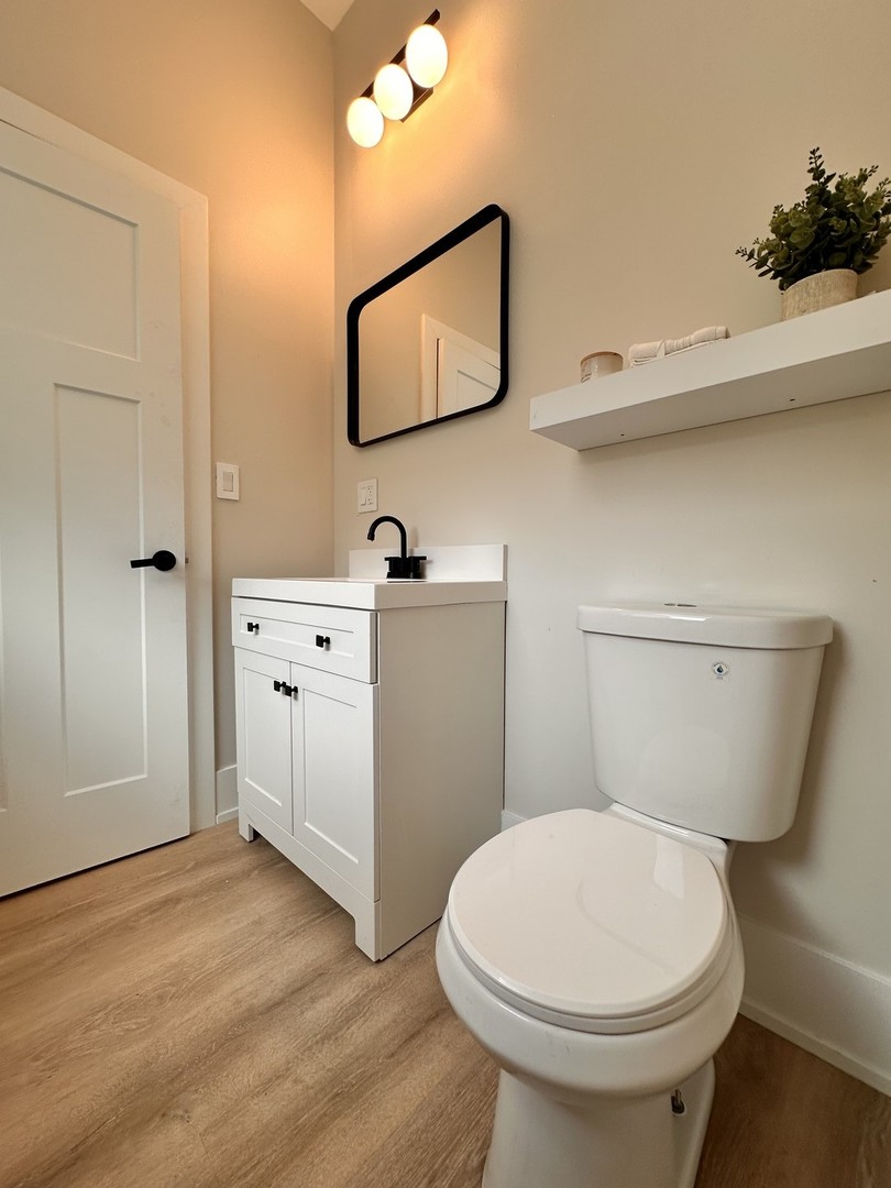 4409 South Prairie Avenue Chicago, IL 60653 - Photo 39 of 44 a bathroom with a toilet a sink and mirror
