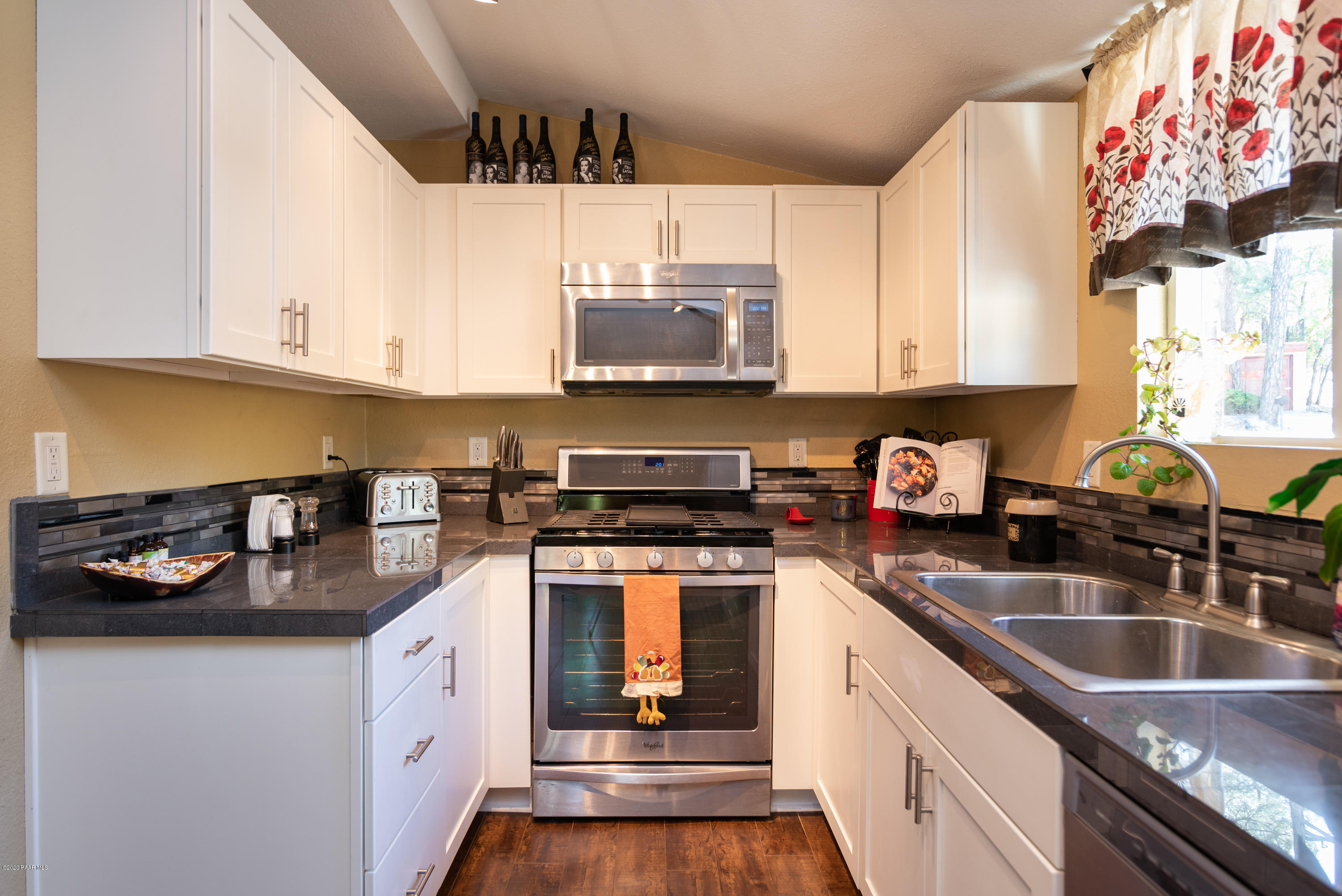 530 Copper Basin Road Prescott, AZ 86303 - Photo 11 of 35 Kitchen Range