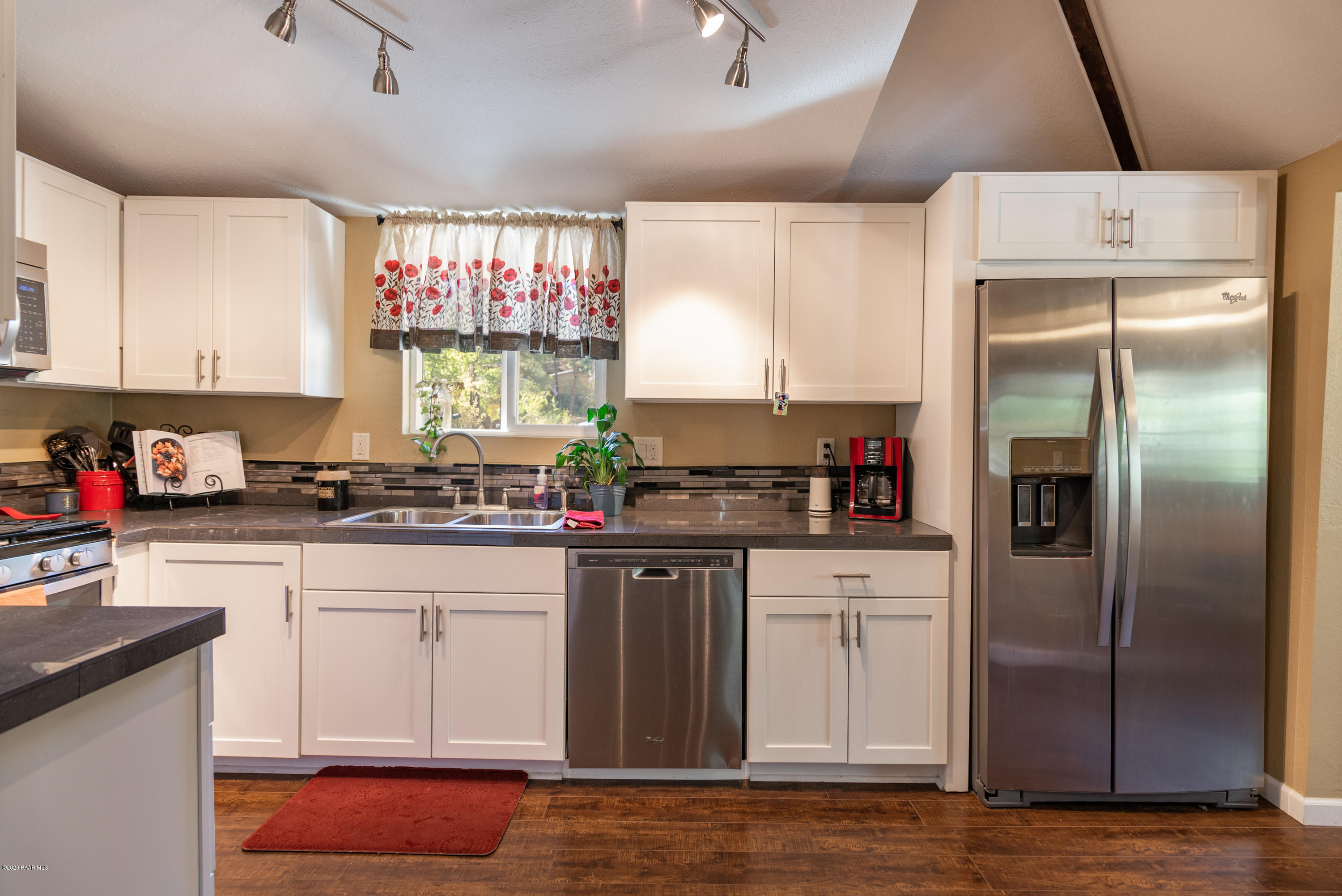 530 Copper Basin Road Prescott, AZ 86303 - Photo 10 of 35 Kitchen Dishwasher and Refrigerator