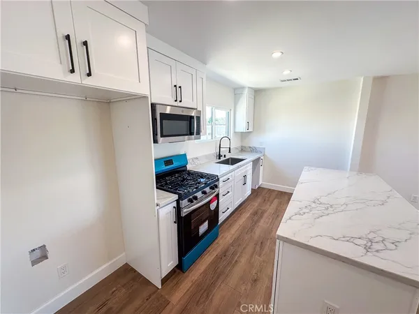 $3,650 | 2927 South Redondo Boulevard, Unit 4, Los Angeles, CA 90016