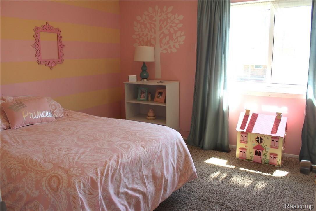 175 Arlington Drive Rochester, MI 48307 - Photo 12 of 26 Kidbethroom2.jpg