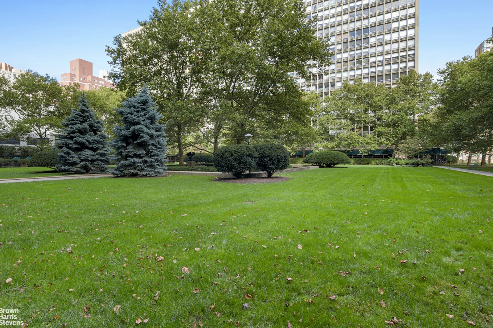 300 East 33rd Street, Unit 2KL Manhattan, NY 10016 - Photo 7 of 11 a view of green field with trees in the background
