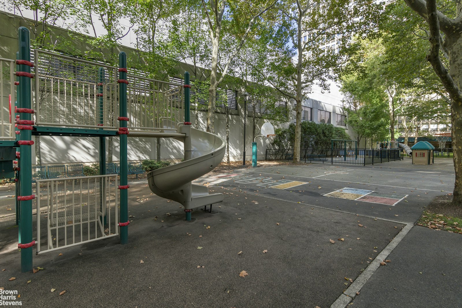 300 East 33rd Street, Unit 2KL Manhattan, NY 10016 - Photo 9 of 11 a view of a tennis court