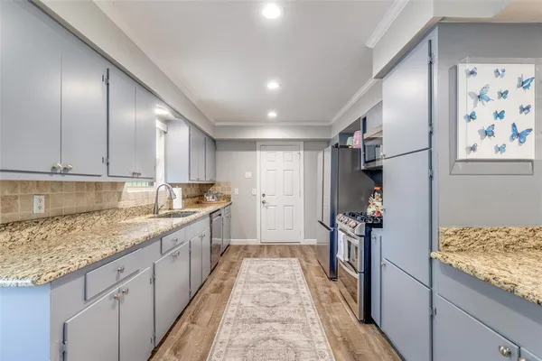 $460,000 | 2476 Pinebluff Drive, Dallas, TX 75228