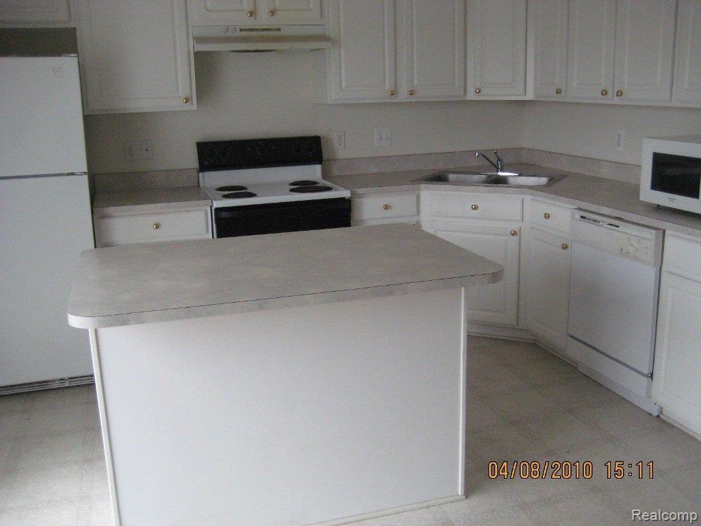 439 Cherry Orchard Road, Unit 99 Canton, MI 48188 - Photo 10 of 13 Kitchen