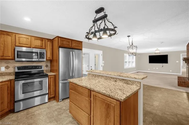 $409,900 | 1175 Whispering Pines Drive, Kernersville, NC 27284