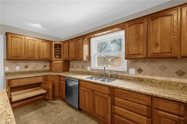 $409,900 | 1175 Whispering Pines Drive, Kernersville, NC 27284