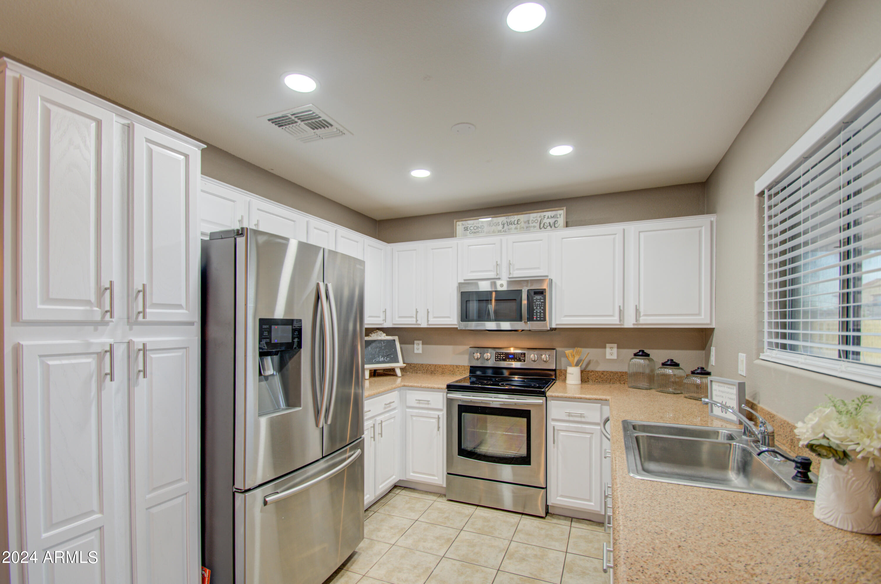 17473 West Calavar Road Surprise, AZ 85388 - Photo 11 of 35 Kitchen 4