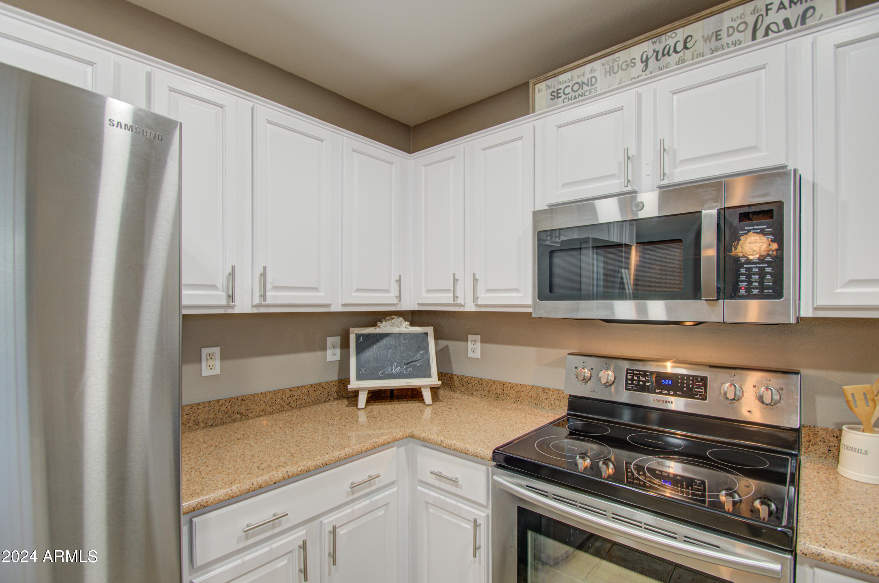 17473 West Calavar Road Surprise, AZ 85388 - Photo 13 of 35 Kitchen 6