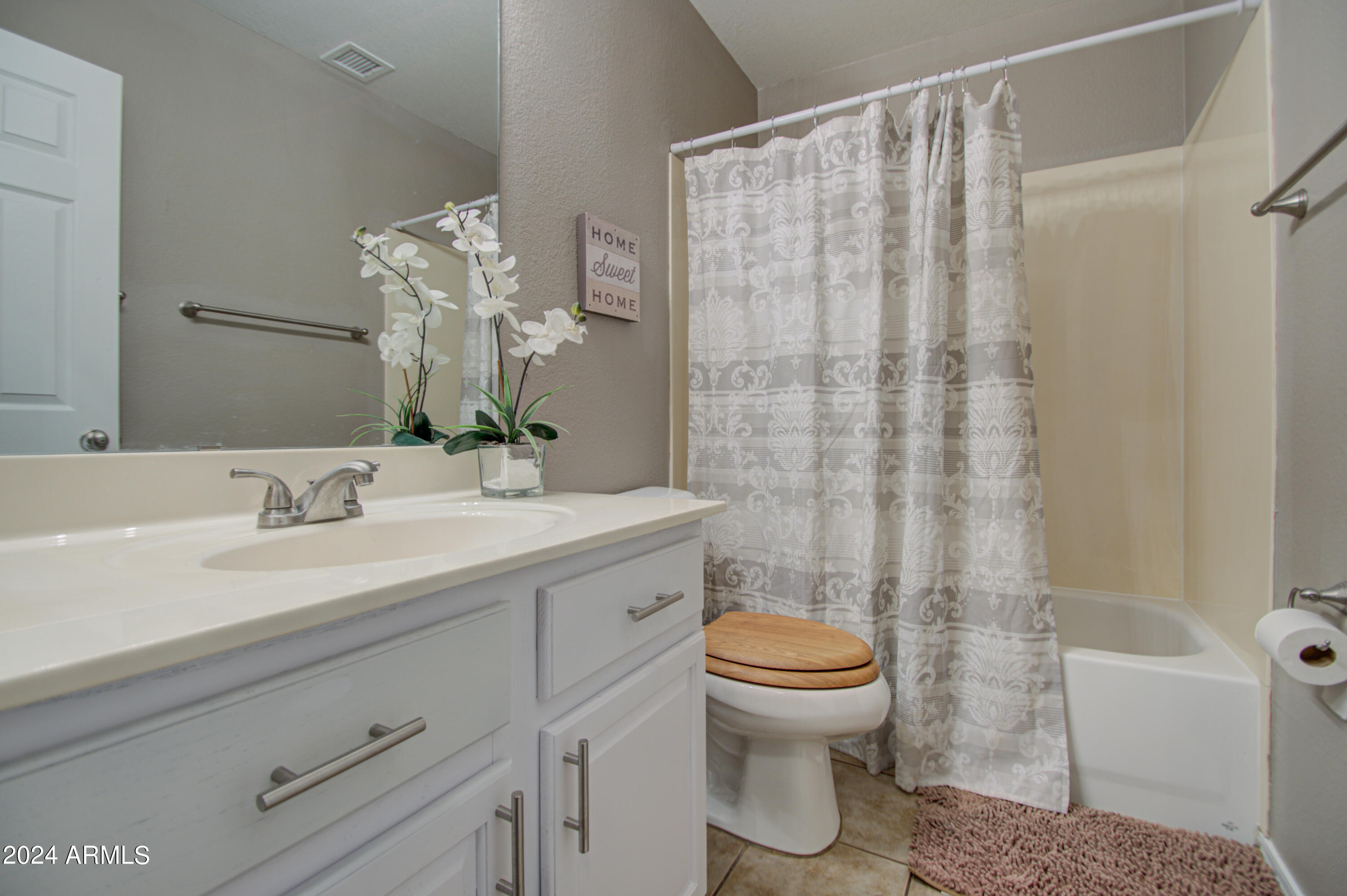 17473 West Calavar Road Surprise, AZ 85388 - Photo 27 of 35 Bathroom 2-pic 2