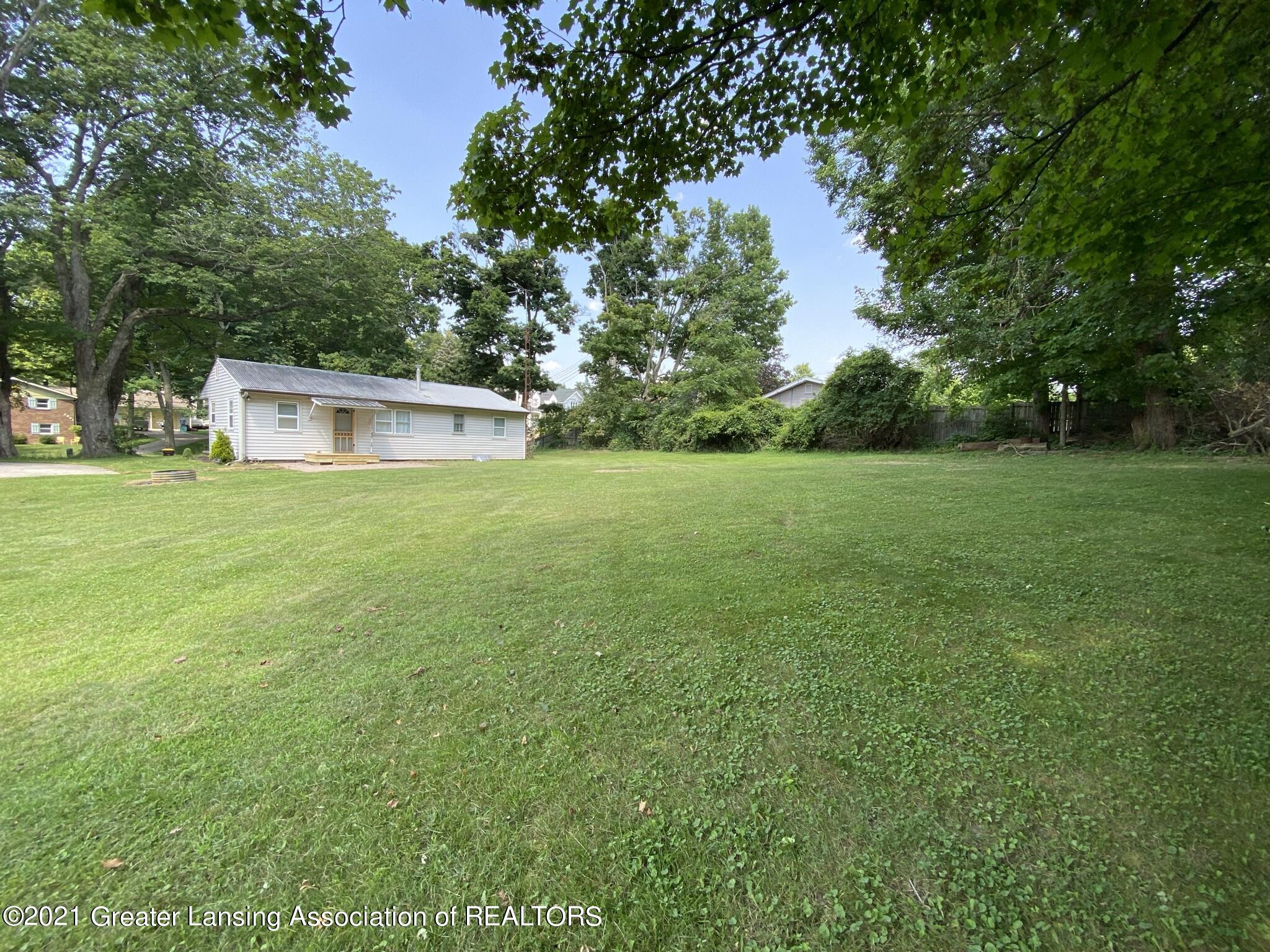 2920 Clinton Road Lansing, MI 48906 - Photo 26 of 27 IMG_6217