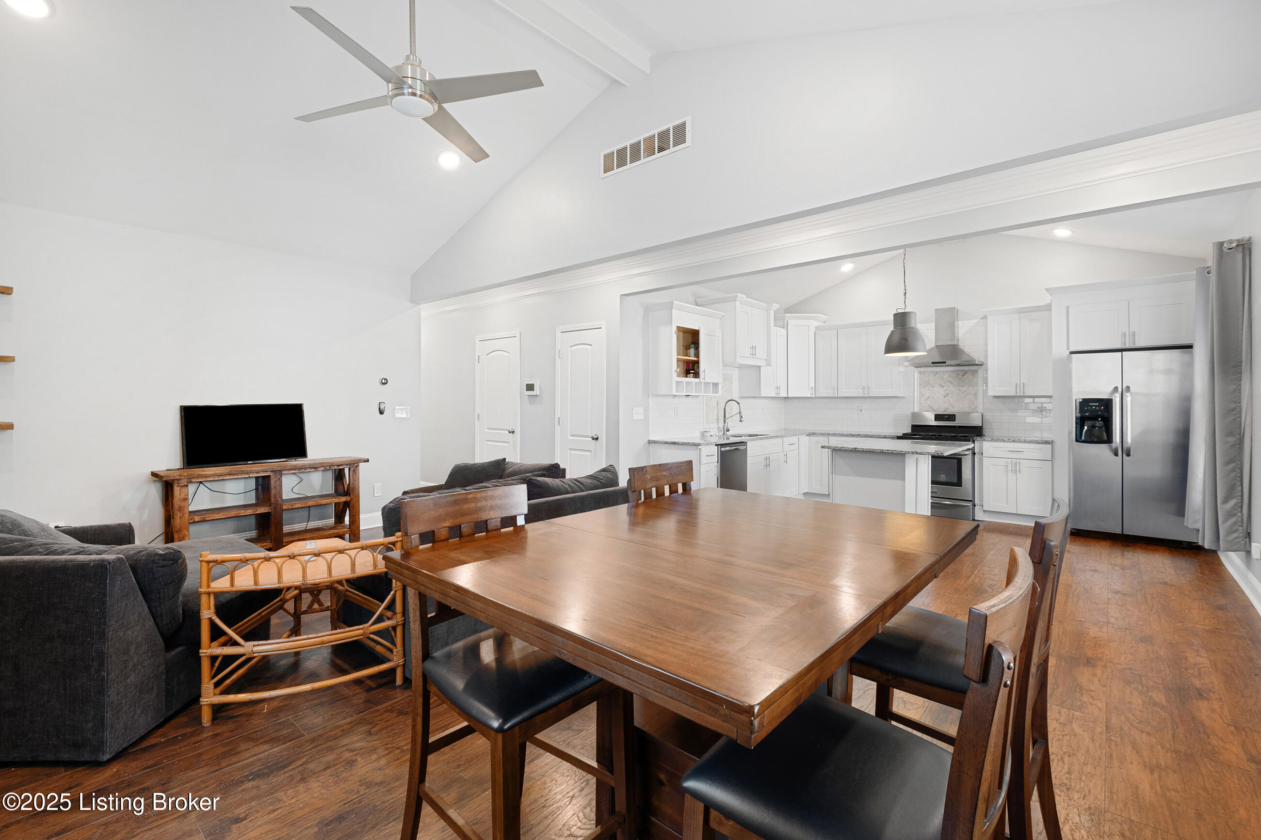 3063 University Road Louisville, KY 40206 - Photo 19 of 39 Kitchen dining living