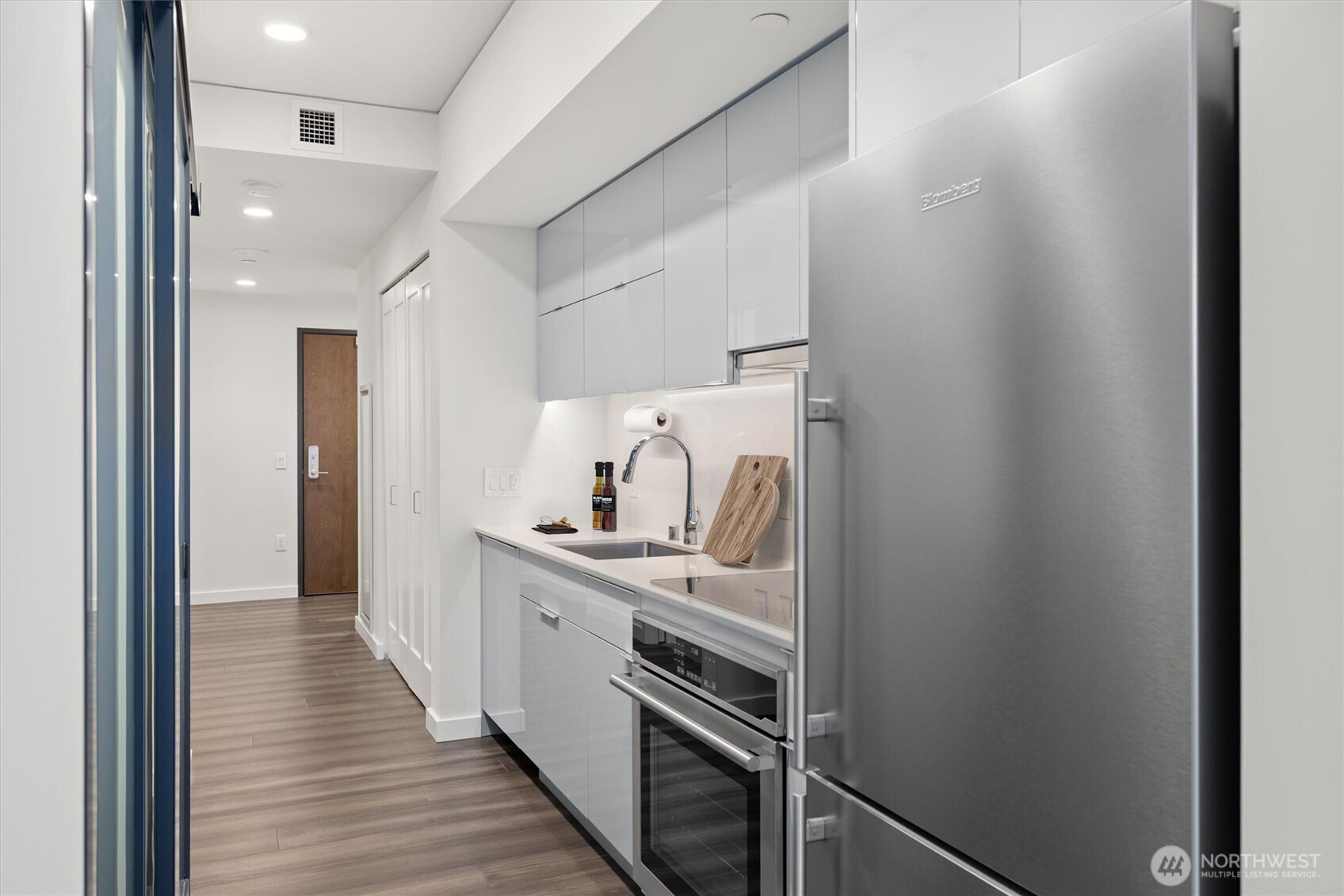 450 South Main Street, Unit 506 Seattle, WA 98104 - Photo 10 of 39