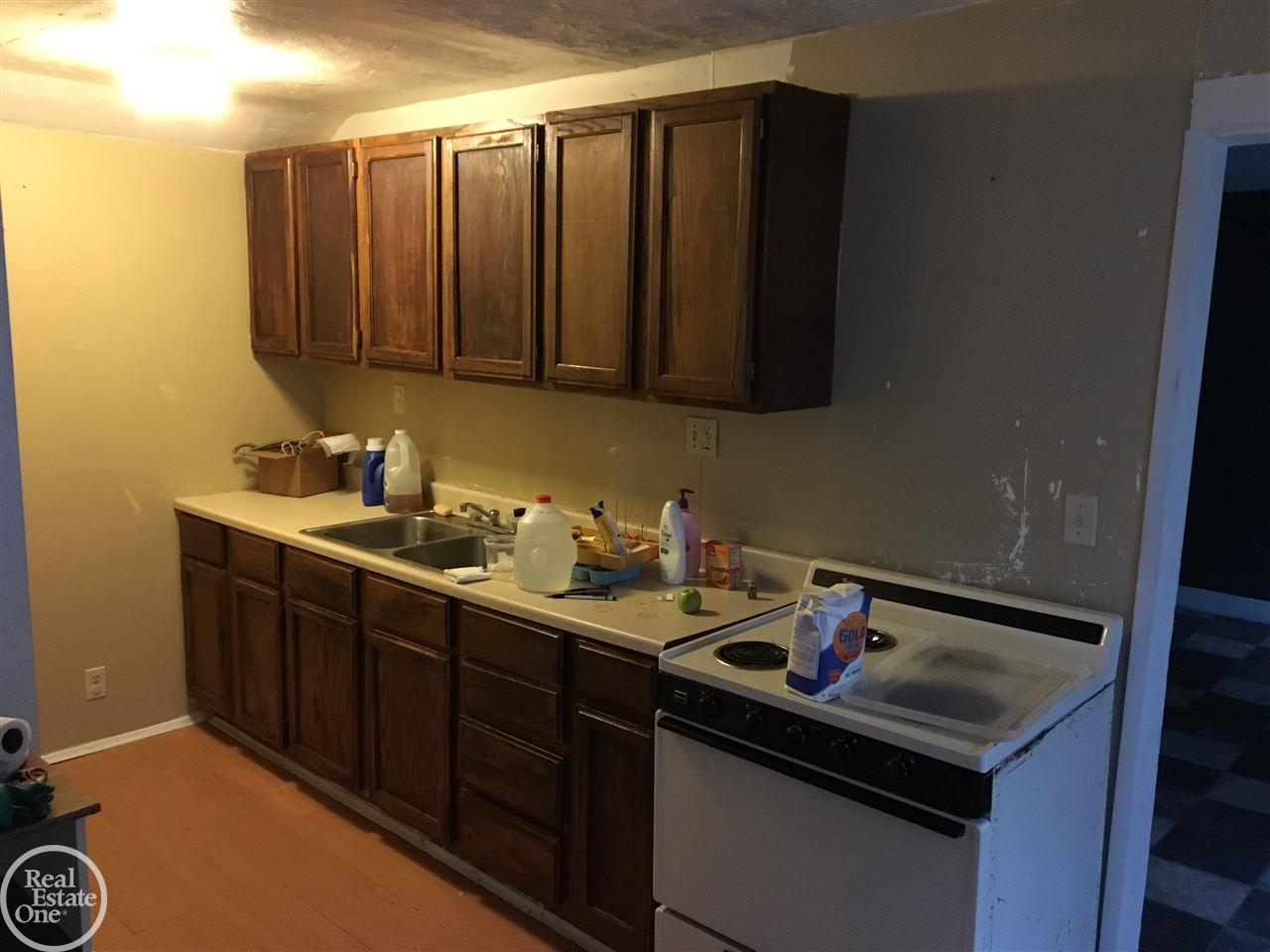 819 Minnie Street Port Huron, MI 48060 - Photo 4 of 21