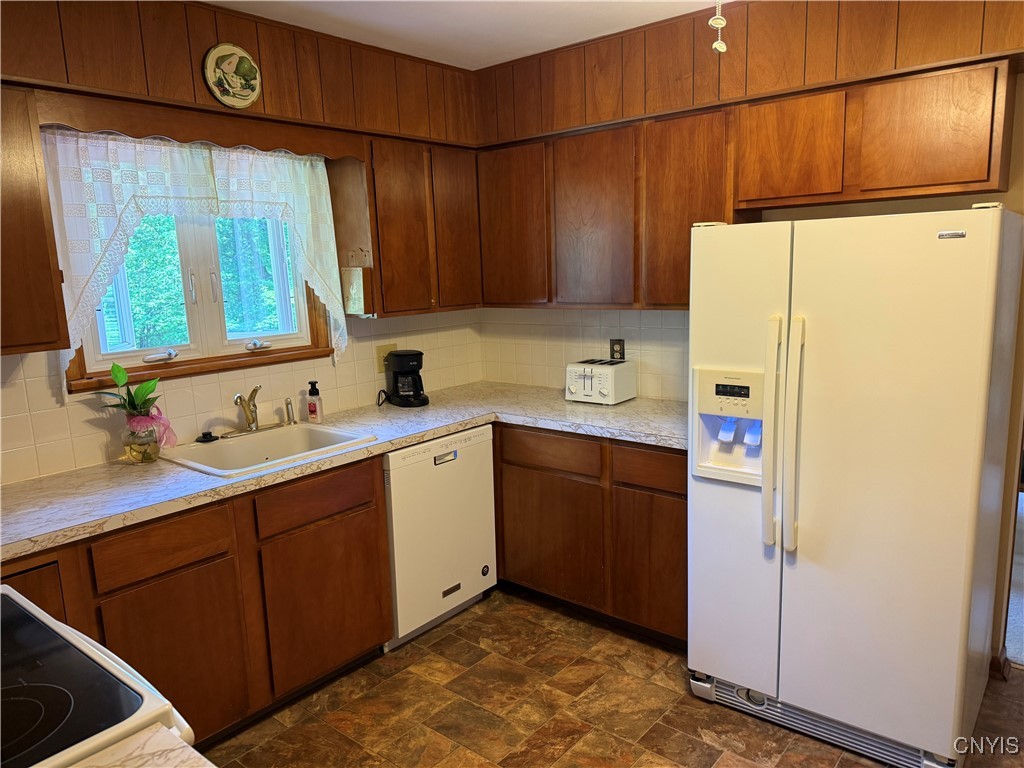 10340 Ridgecrest Road Marcy, NY 13502 - Photo 5 of 24