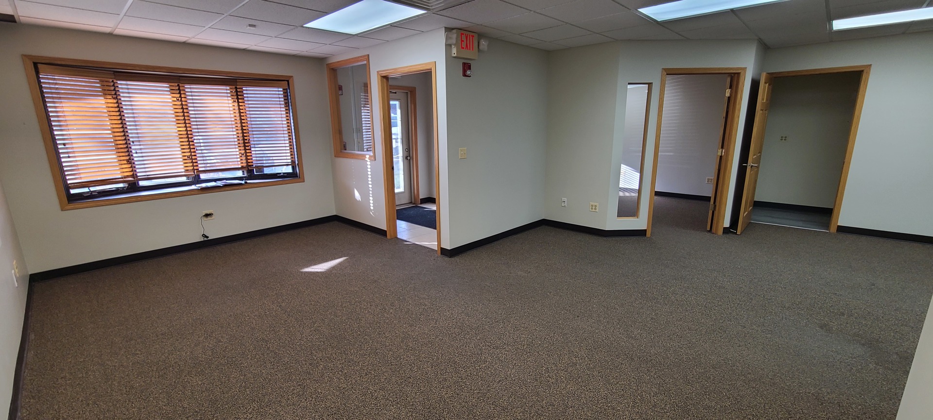 19149 South Blackhawk Parkway Mokena, IL 60448 - Photo 6 of 12 a view of an empty room with a window