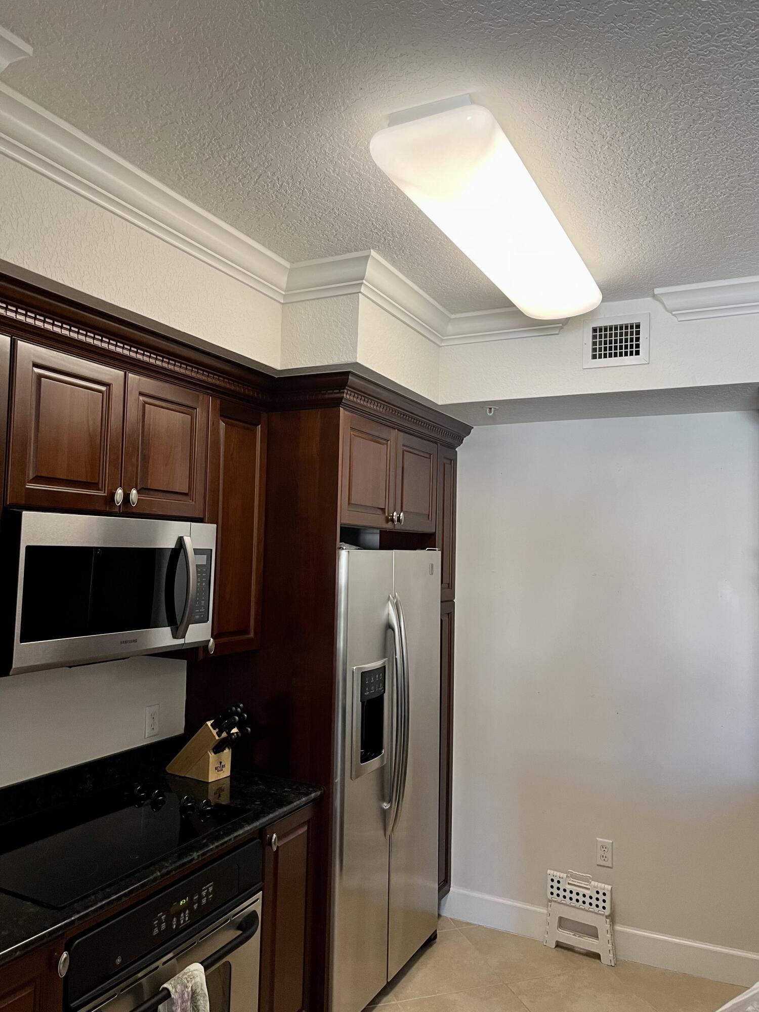 1690 Renaissance Commons Boulevard, Unit 1212 Boynton Beach, FL 33426 - Photo 28 of 28 Kitchen