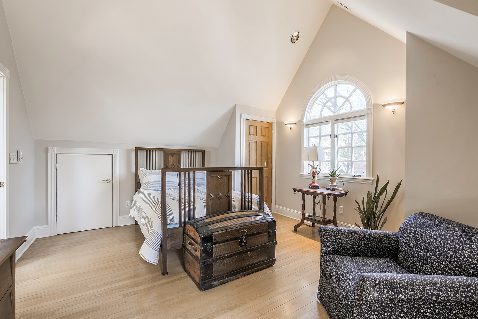 212 Stanley Avenue Park Ridge, IL 60068 - Photo 23 of 33 a living room with furniture and a large window