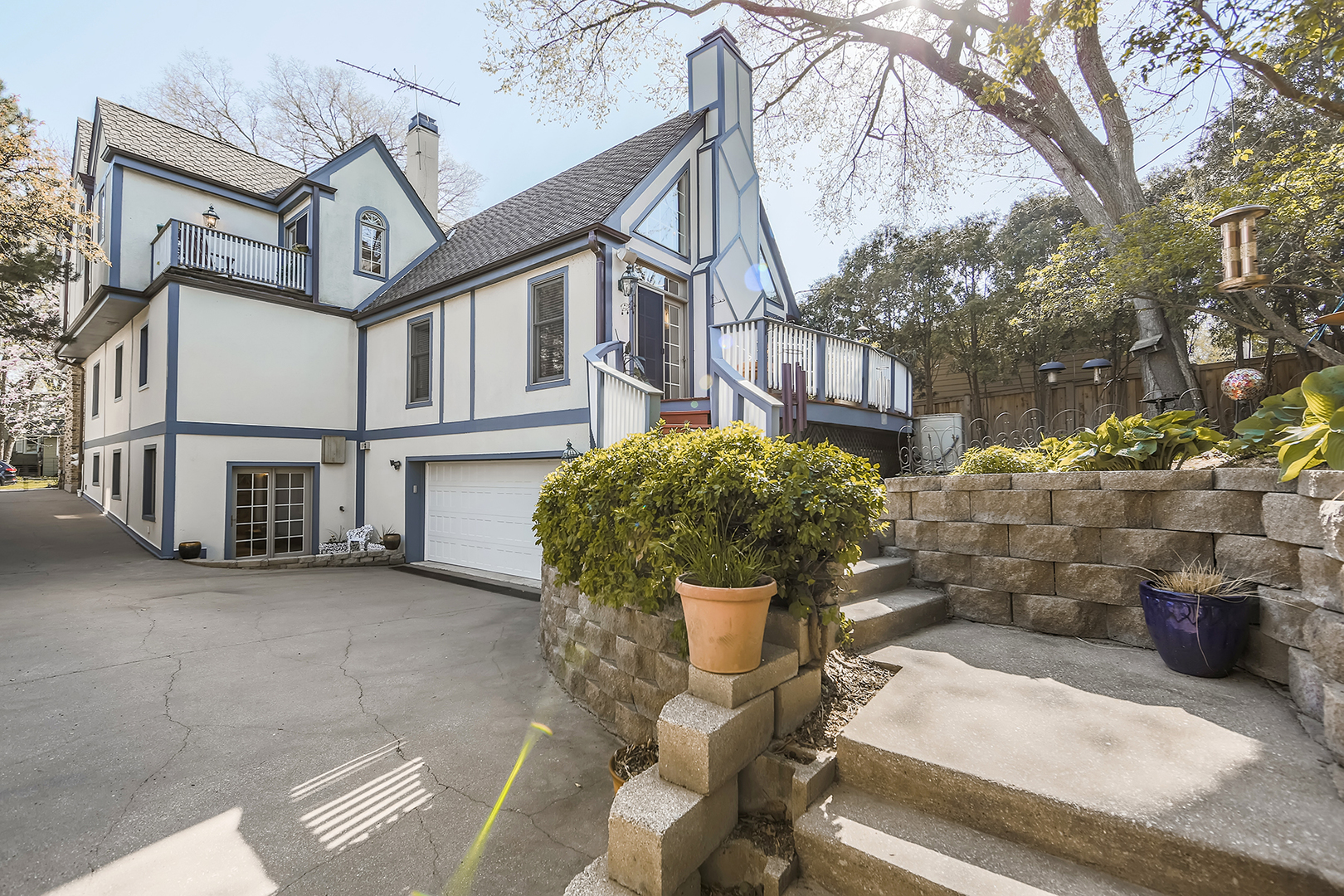 212 Stanley Avenue Park Ridge, IL 60068 - Photo 32 of 33 a view of a patio with table and chairs and potted plants