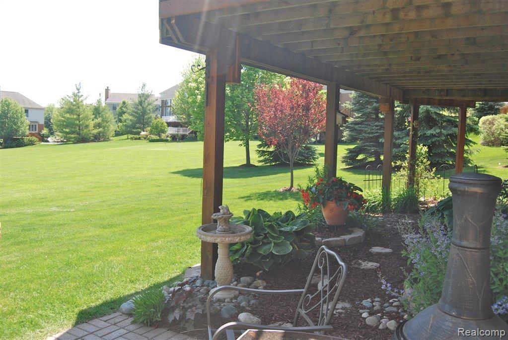 2006 Dunham Drive Rochester, MI 48306 - Photo 3 of 10 Commons at Rear #2.JPG