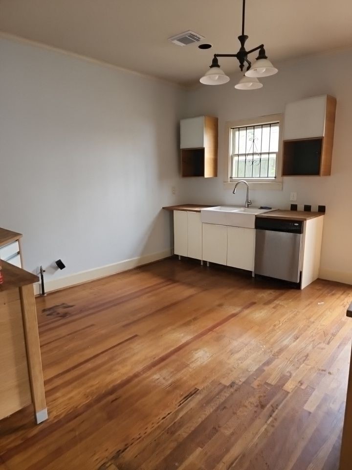 4716 Crawford Street Houston, TX 77004 - Photo 5 of 14 a room with furniture and flat screen tv