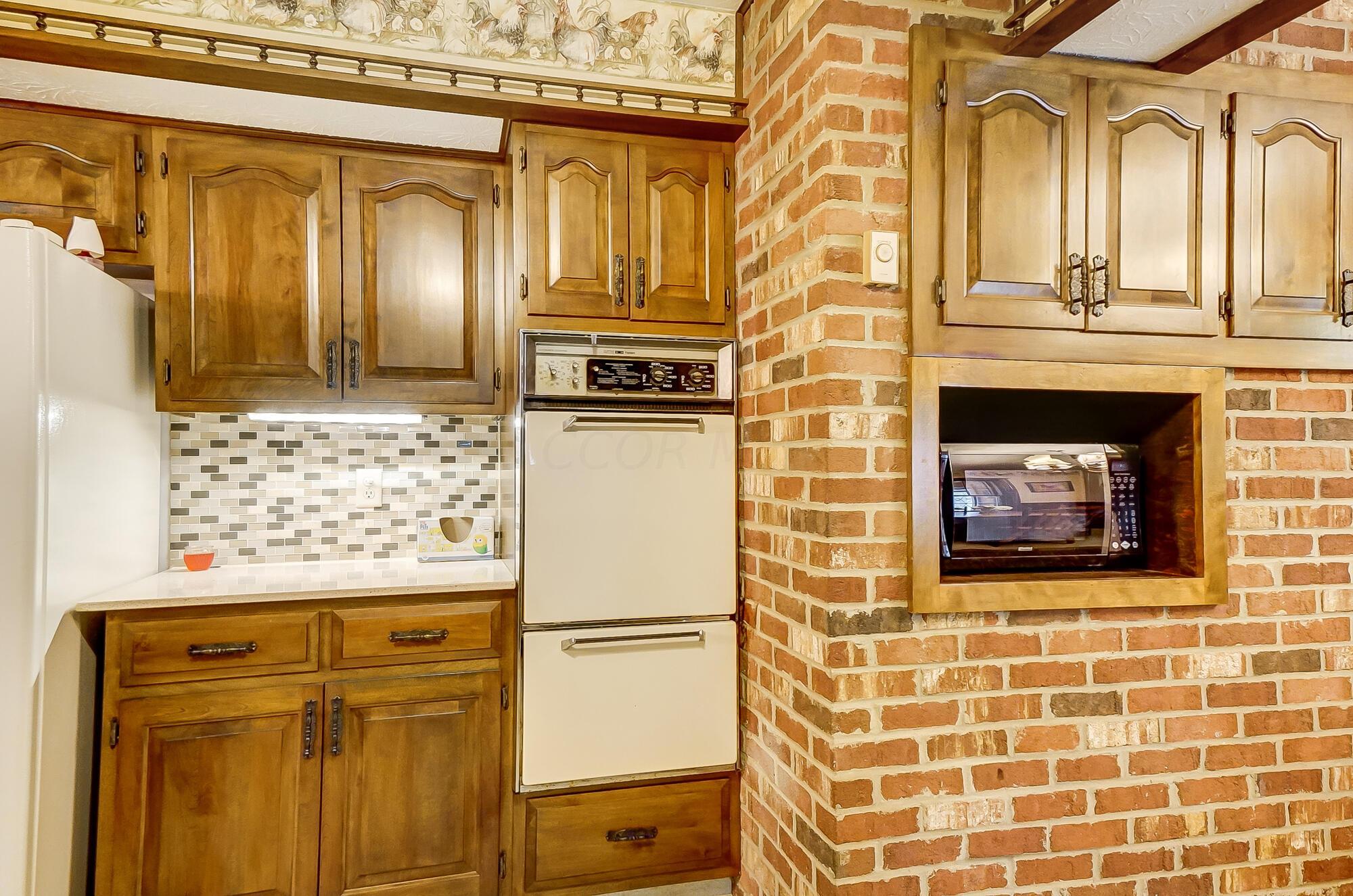 4540 Goodson Road West Jefferson, OH 43162 - Photo 21 of 82 Double Oven