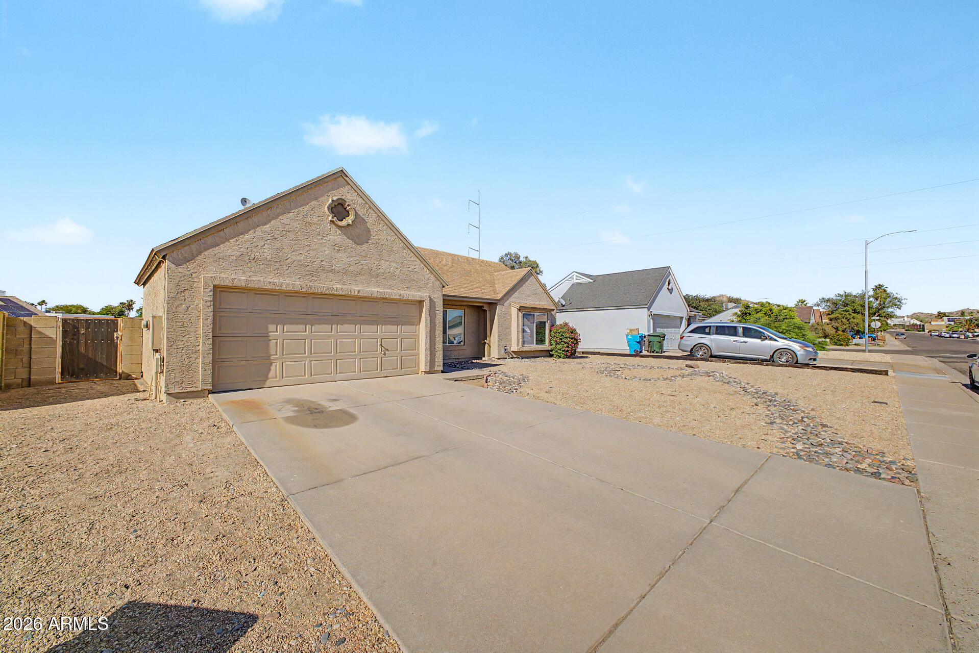 1118 East Utopia Road Phoenix, AZ 85024 - Photo 2 of 30 02 - Utopia