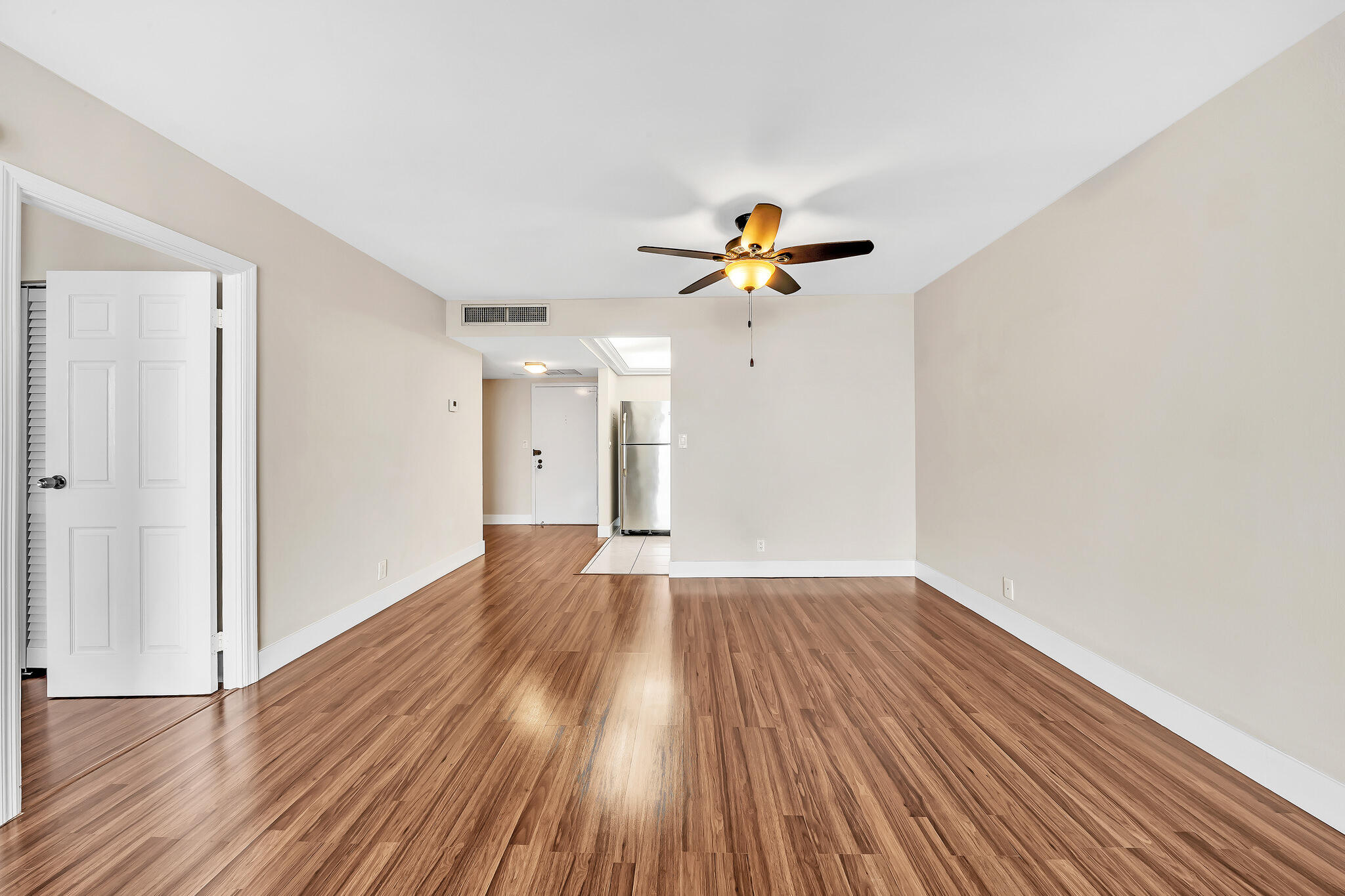 600 Three Islands Boulevard, Unit 1418 Hallandale Beach, FL 33009 - Photo 11 of 37 14 Dining Area