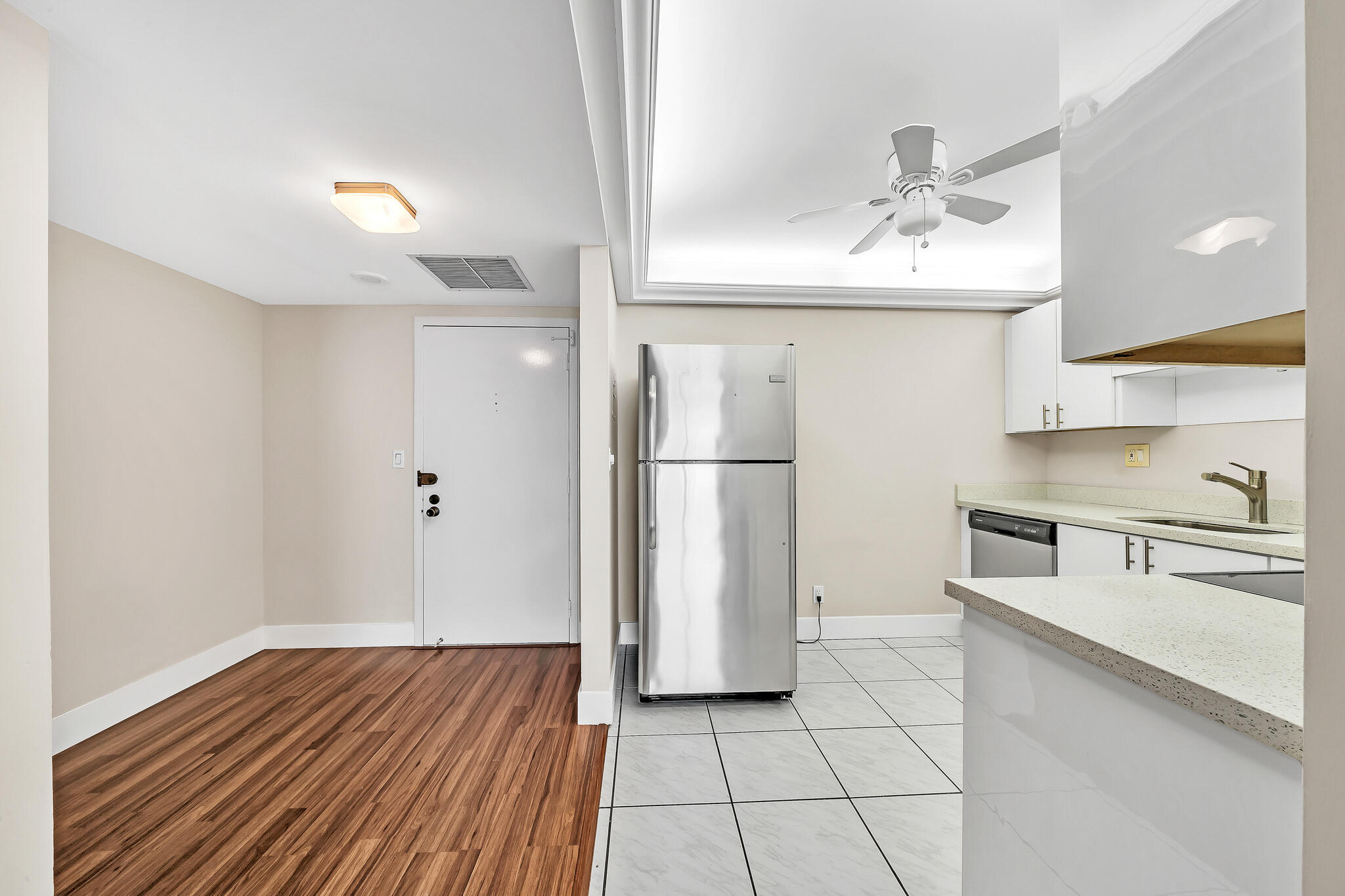 600 Three Islands Boulevard, Unit 1418 Hallandale Beach, FL 33009 - Photo 12 of 37 14 Kitchen