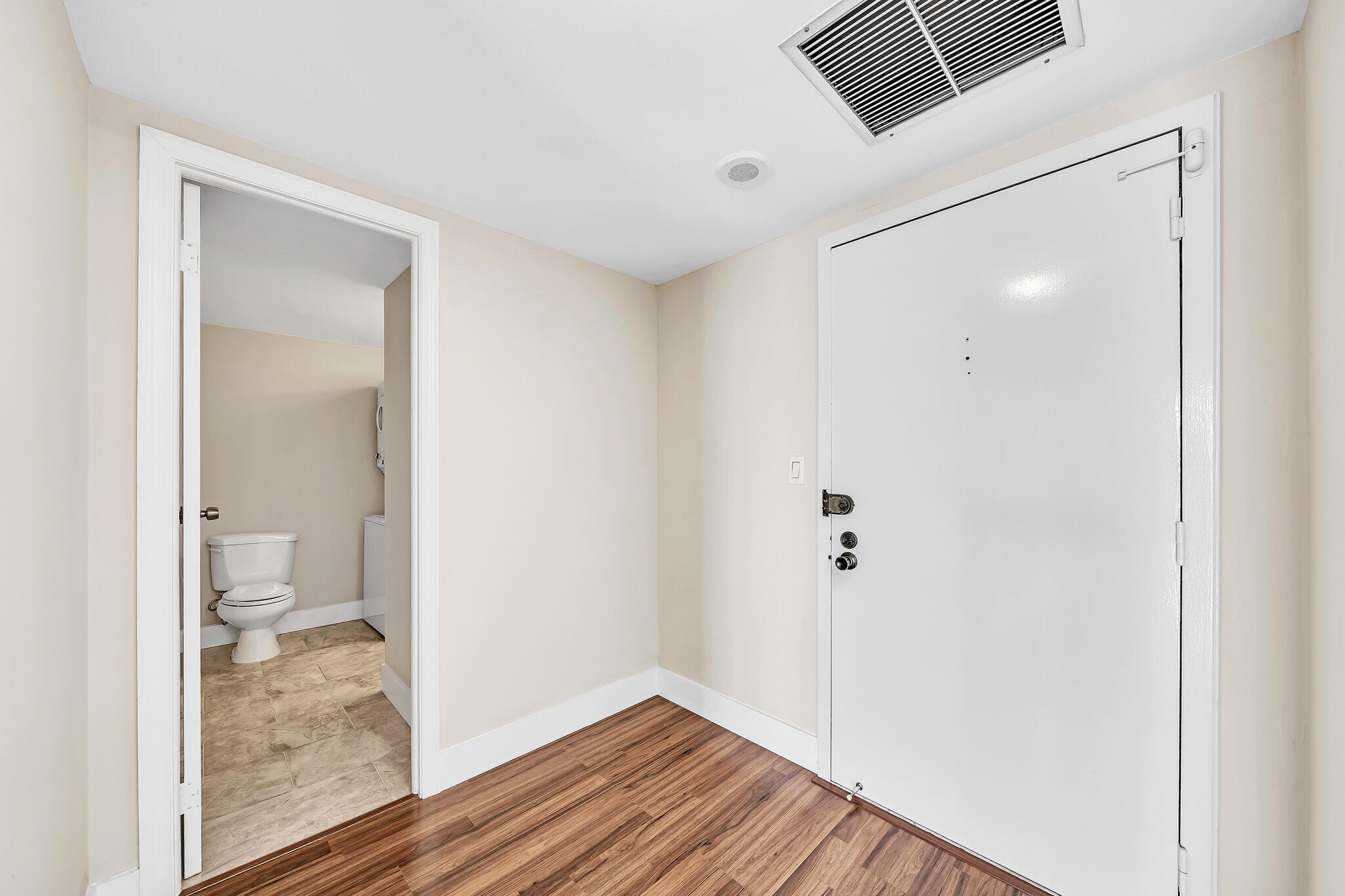 600 Three Islands Boulevard, Unit 1418 Hallandale Beach, FL 33009 - Photo 13 of 37 15 Half Bath+Laundry (1)