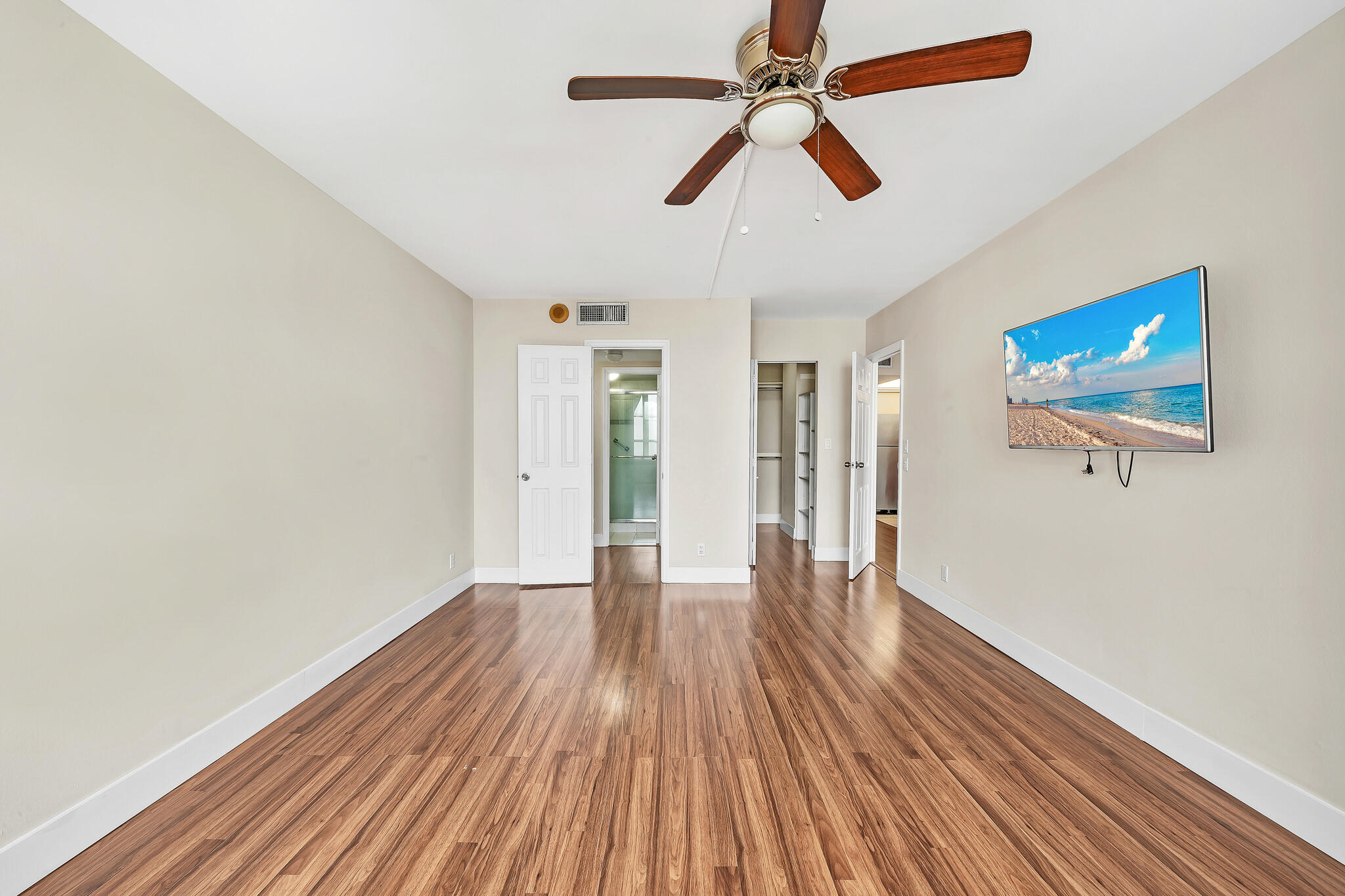 600 Three Islands Boulevard, Unit 1418 Hallandale Beach, FL 33009 - Photo 17 of 37 6 Primary Bedroom (4)