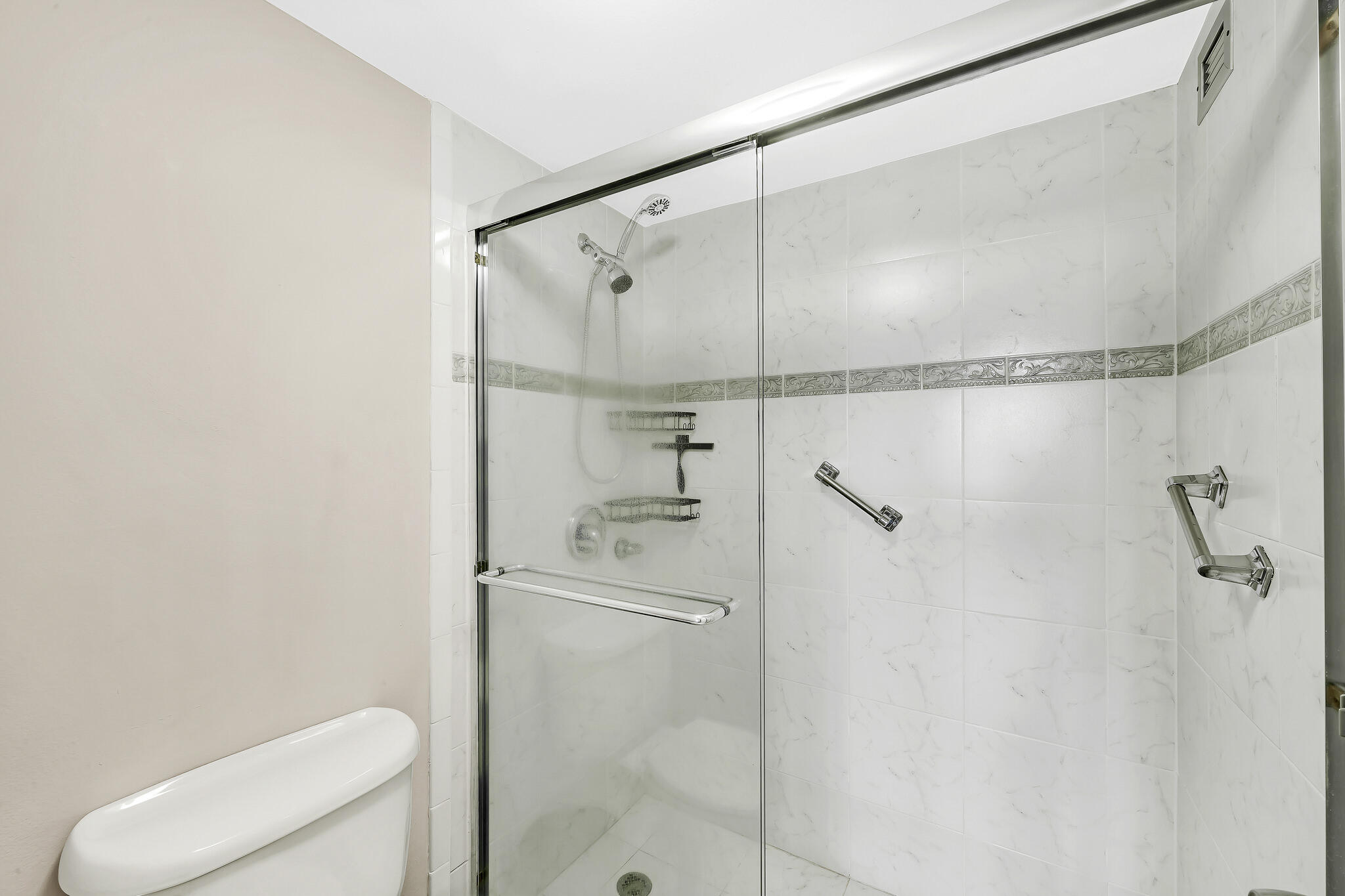 600 Three Islands Boulevard, Unit 1418 Hallandale Beach, FL 33009 - Photo 25 of 37 7 Primary Bathroom (4)