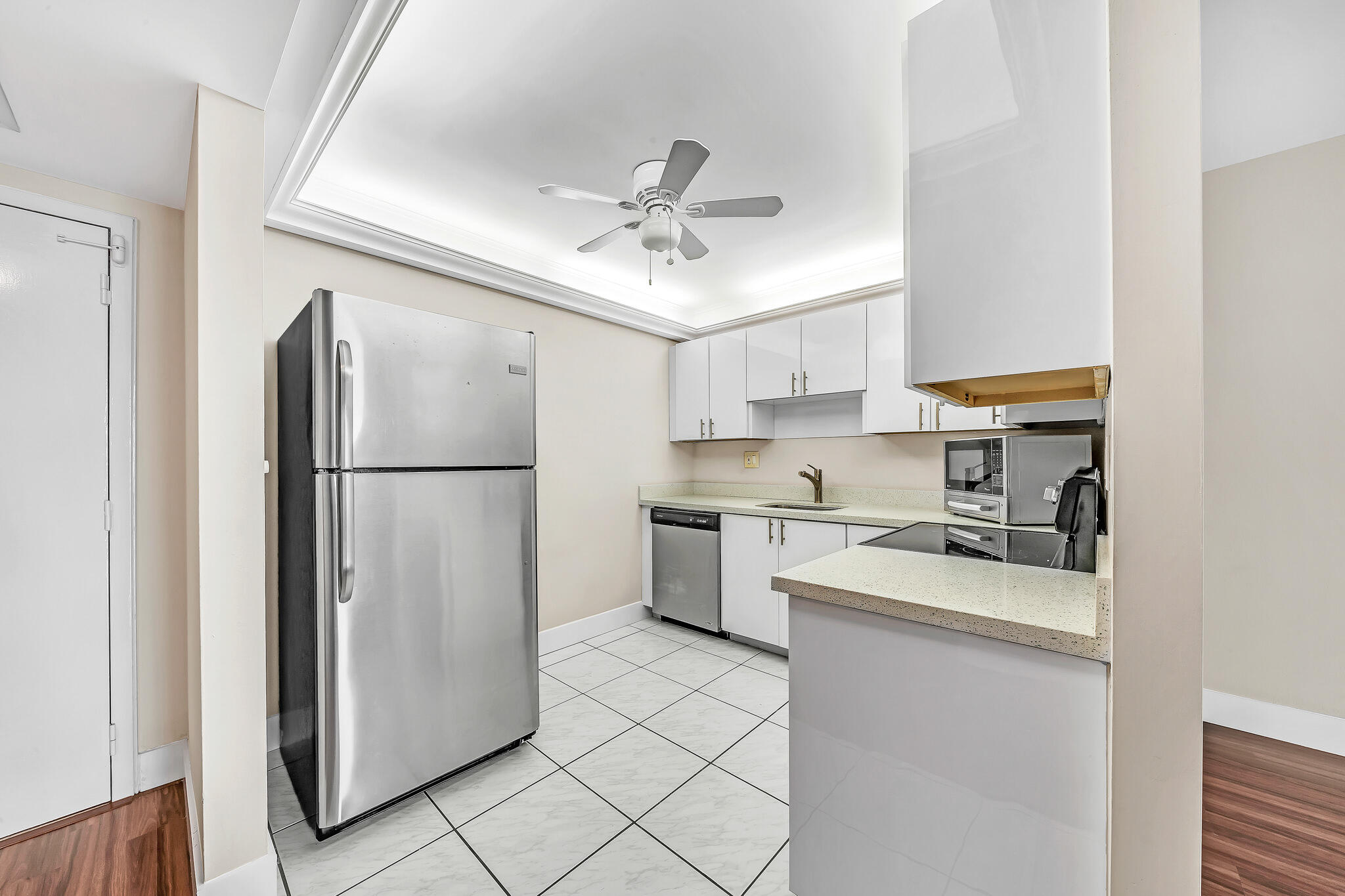 600 Three Islands Boulevard, Unit 1418 Hallandale Beach, FL 33009 - Photo 7 of 37 4 Kitchen (1)