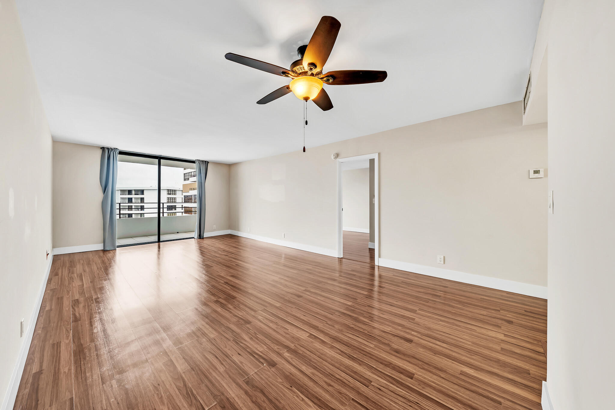 600 Three Islands Boulevard, Unit 1418 Hallandale Beach, FL 33009 - Photo 10 of 37 5 Living Area (3)