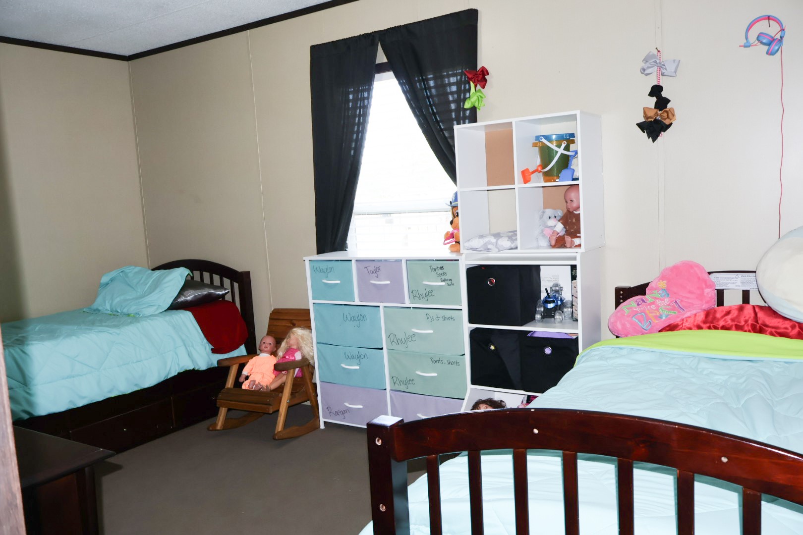 21625 County Road 3749D Cleveland, TX 77327 - Photo 13 of 20 a bedroom with a bed and a tv