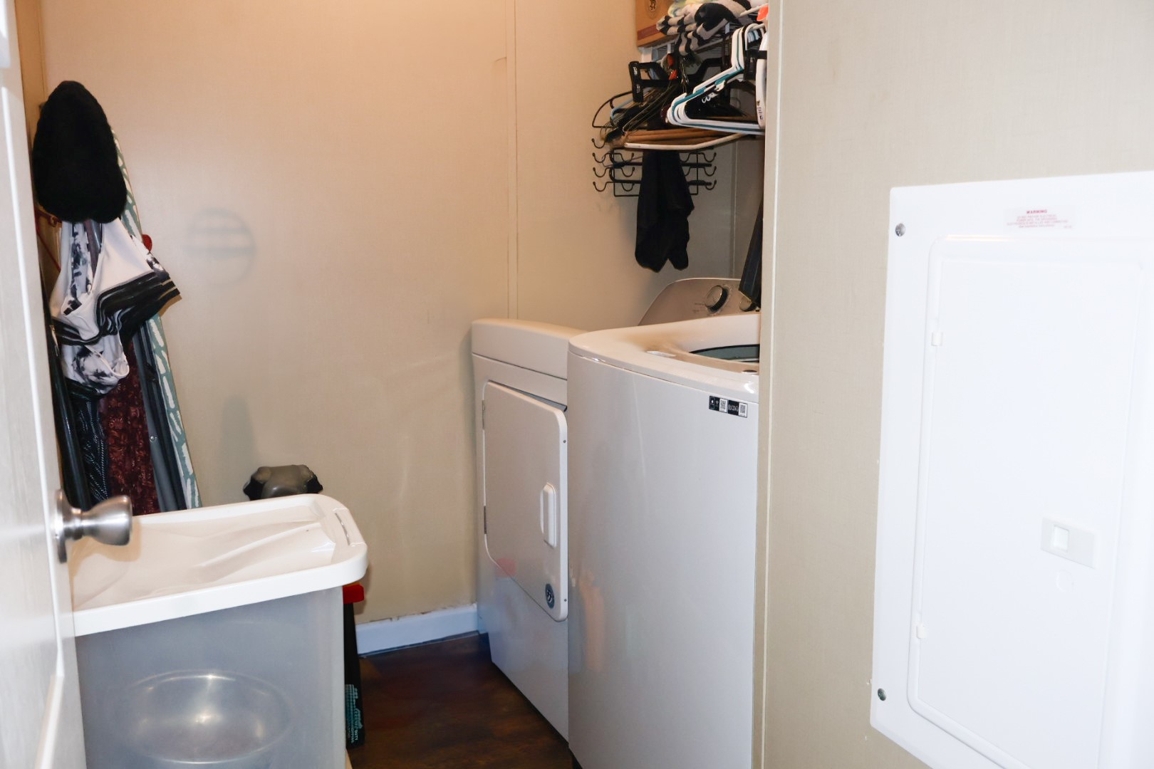 21625 County Road 3749D Cleveland, TX 77327 - Photo 14 of 20 a utility room with dryer and washer