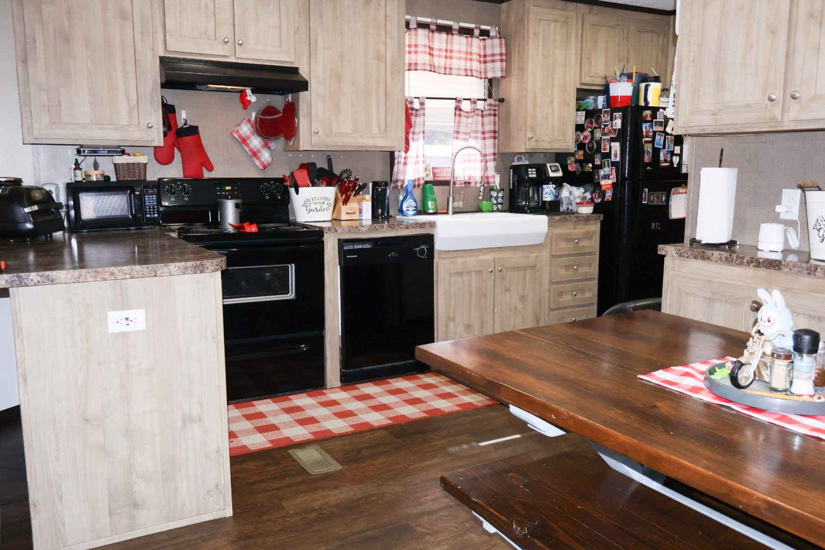 21625 County Road 3749D Cleveland, TX 77327 - Photo 7 of 20 a kitchen with stainless steel appliances granite countertop a stove and cabinets