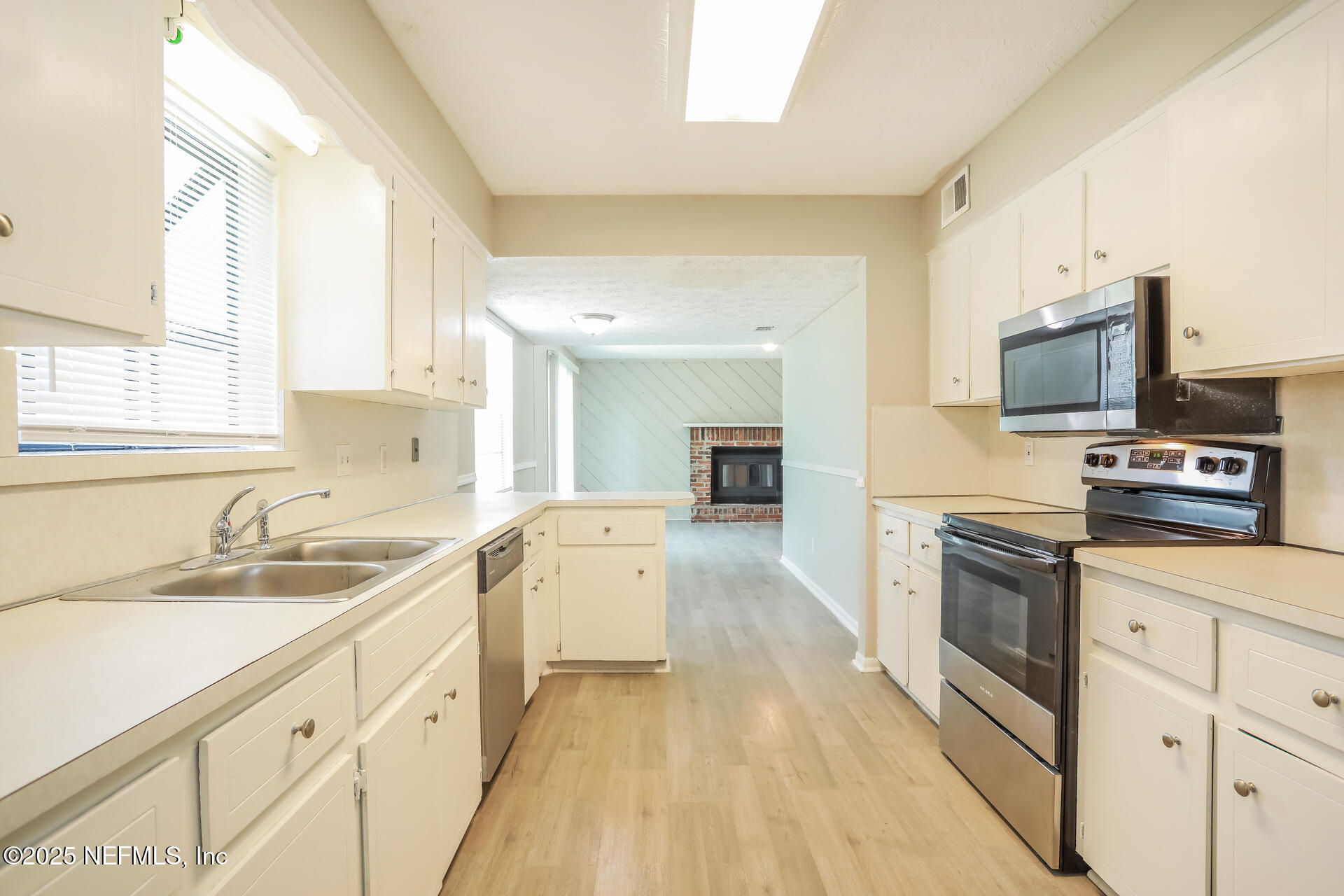 11569 West West Ride Drive Jacksonville, FL 32223 - Photo 7 of 19 009-photo-kitchen-14546700