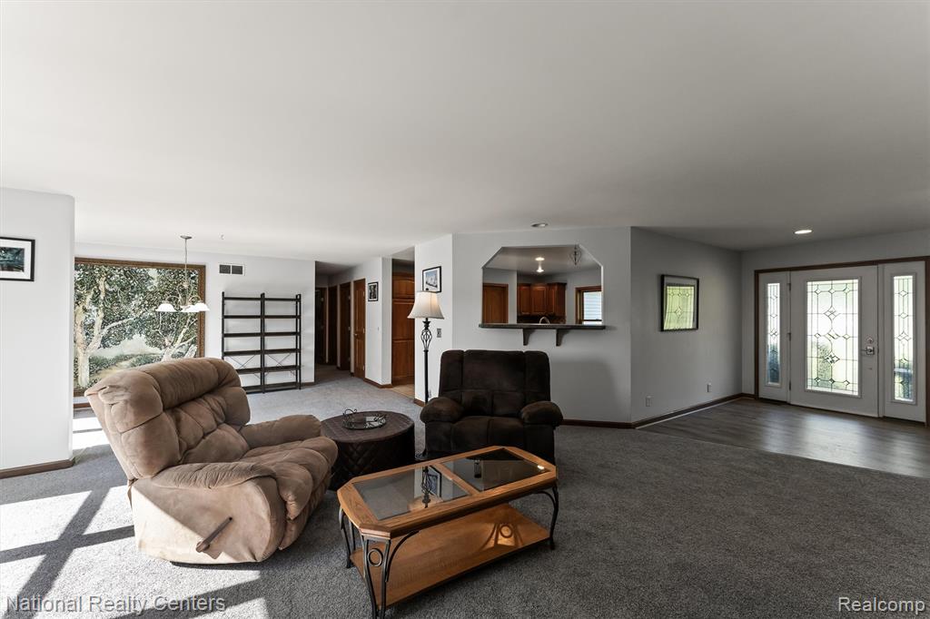 15379 Bird Road Linden, MI 48451 - Photo 4 of 39