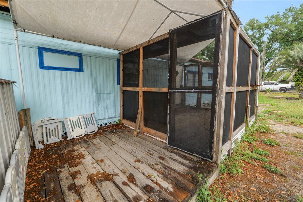829 Nashville Road Lakeland, FL 33815 - Photo 4 of 30 a view of balcony with two chairs